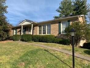 Building Photo - Spacious Three Bedroom/Three Bath Ranch in...
