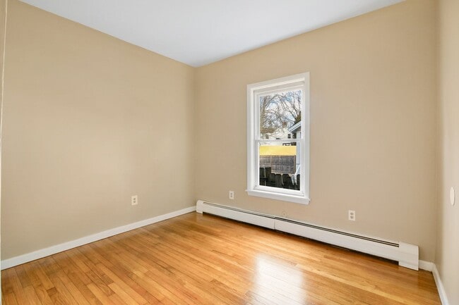 Building Photo - 15 Myrtle Ave