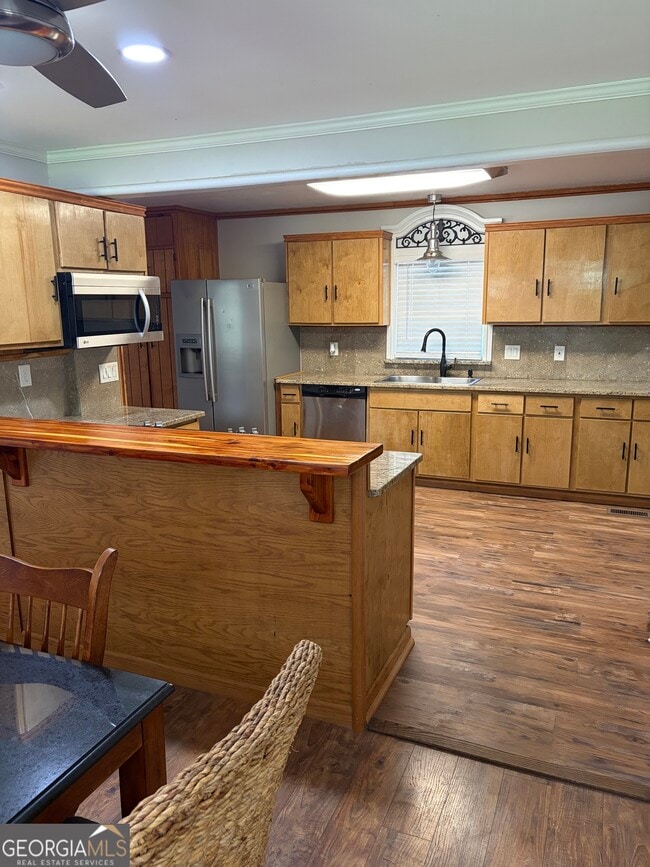 Building Photo - 105 Braemar Dr