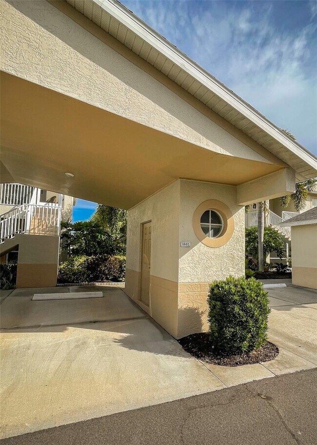 Building Photo - Beach and Downtown Venice! Furnished ground floor condo! Gorgous!