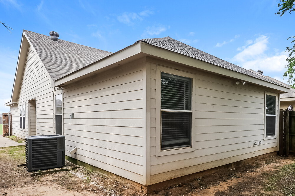 Building Photo - 1504 Pine Ln