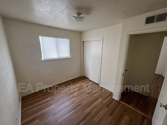 Building Photo - 12200 Candelaria Rd NE