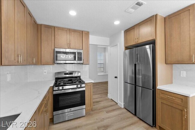 Building Photo - Modern 3Bed/2.5Bath/2Car - 2 Story Home Located In The Guard-Gated Los Prados Golf Community!