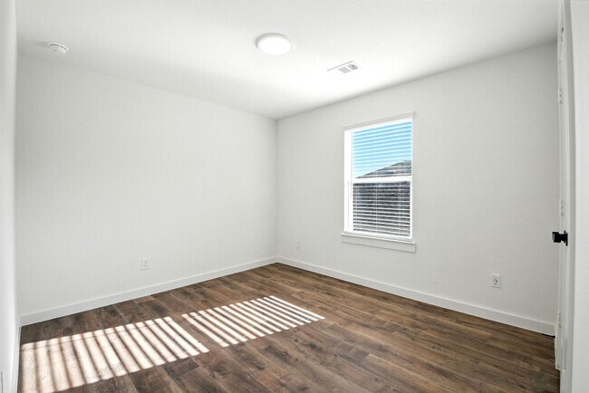 Building Photo - Elevated Living in Sundera at River Ranch | 4 Weeks Free