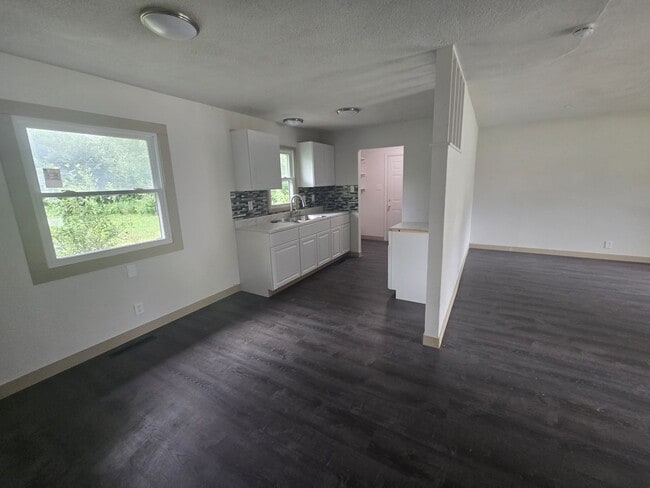 Building Photo - Beautiful 3 bed 1 bath house