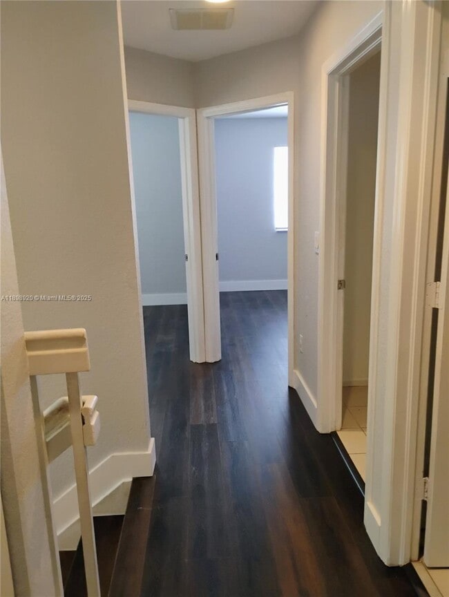 Building Photo - 1115 Lucaya Dr