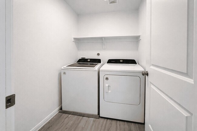 Building Photo - 14866 Ash Landing Dr