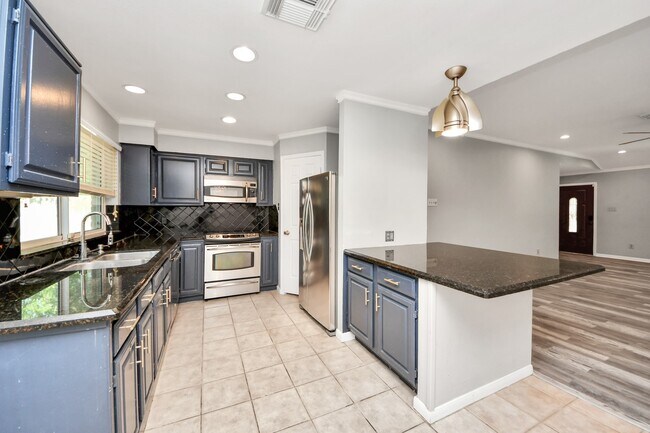 Building Photo - 3402 Hidden Creek Dr