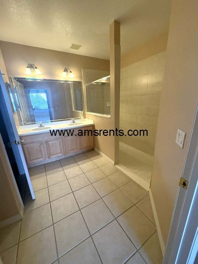 Building Photo - Spacious 2 bedroom 2 bath Condo in North Shore at Lake Hart