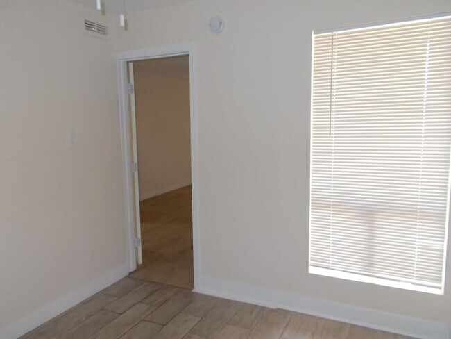 Building Photo - Beautifully Updated Second-Floor Condo! Se...
