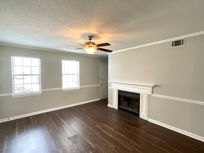 Building Photo - 3932 Miramar Ct