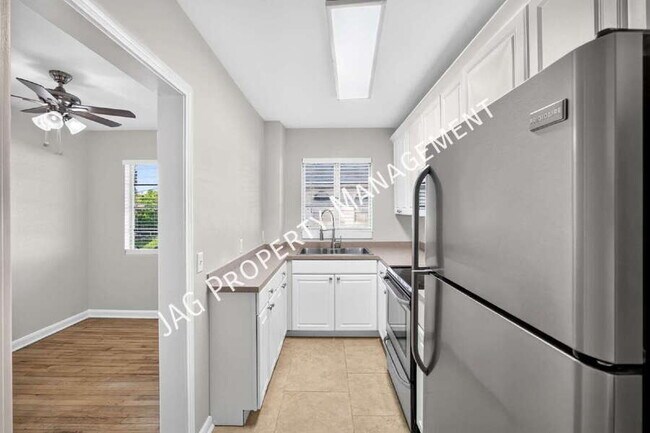Building Photo - 2761 St Johns Ave