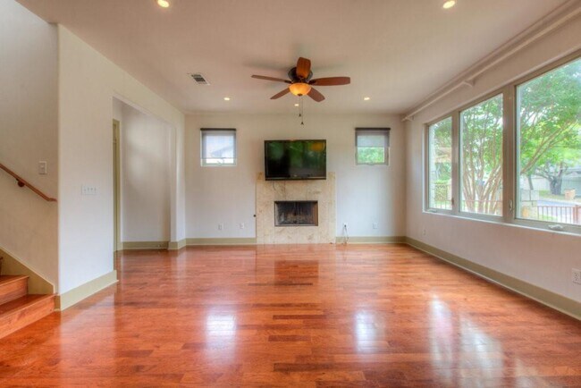Building Photo - 605 Peacock Ln #C C