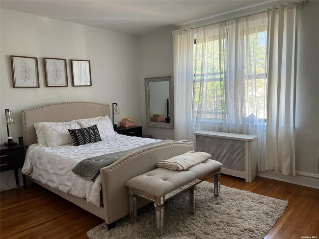 Building Photo - 77-16 Austin St