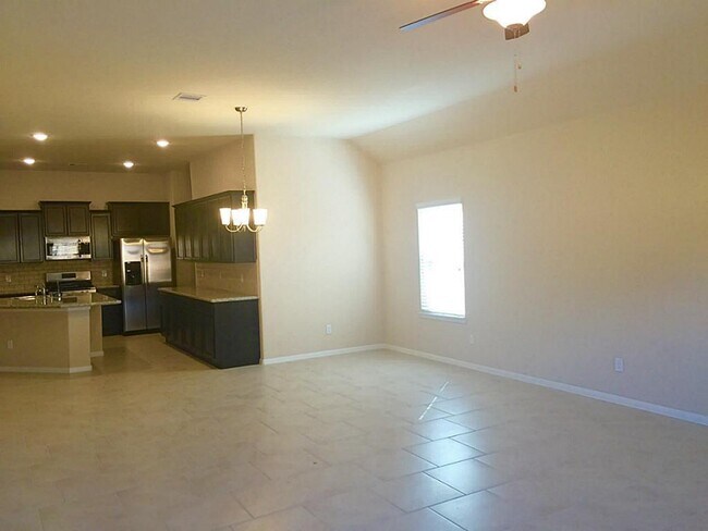 Building Photo - 618 Longstreet Dr