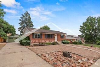 Building Photo - Spacious 4-Bed, 2-Bath Home with Finished ...