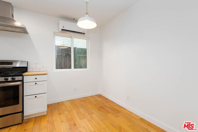 Building Photo - 1016 Sanborn Ave