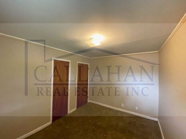 Building Photo - Close to UALR 3 bed 2 bath