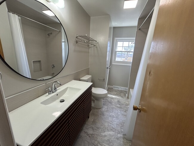 Building Photo - 3326 Winchell Ln