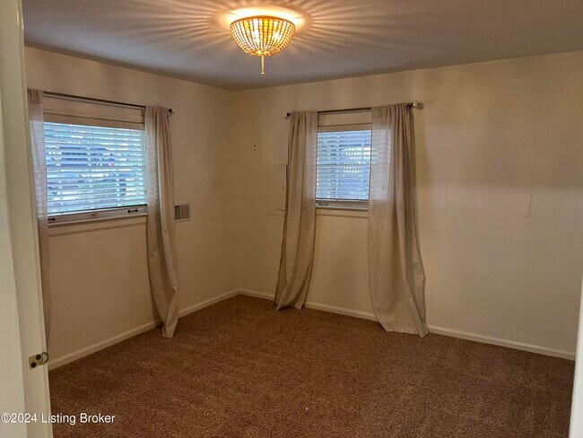 Building Photo - 3914 1/2 Elmwood Ave