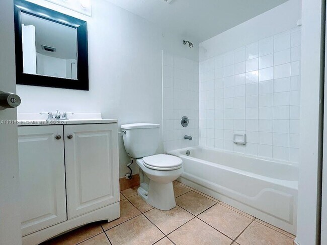 Building Photo - 430 S Park Rd