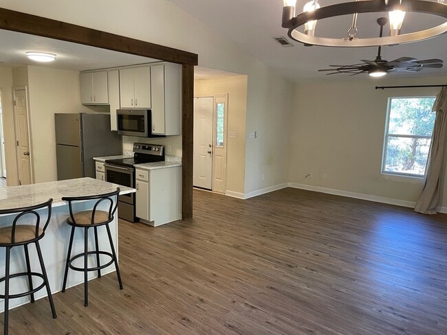 Building Photo - 1901 Faulk Dr