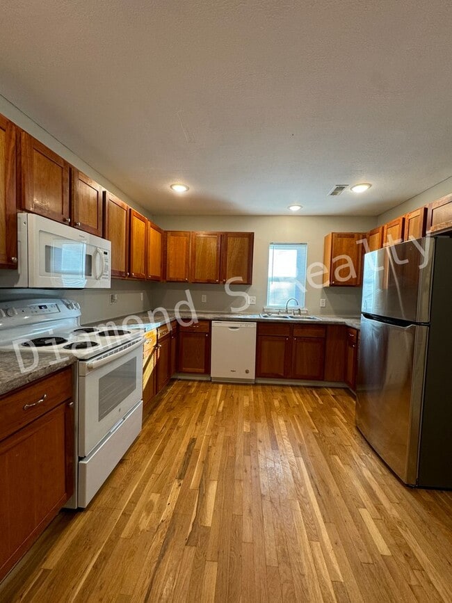 Building Photo - Country Setting!  2 Bed/2 Bath Home