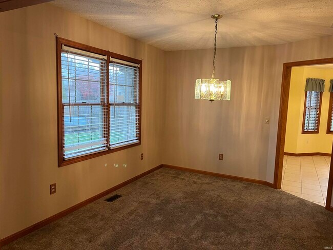 Building Photo - 6655 Oak View Ct