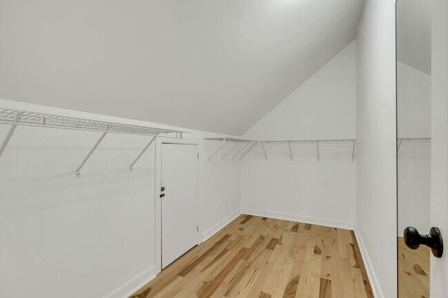Building Photo - 221 Adams Ct