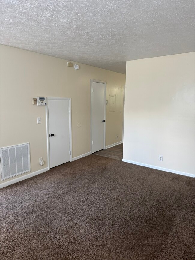Building Photo - 1308 Ewing Creek Dr