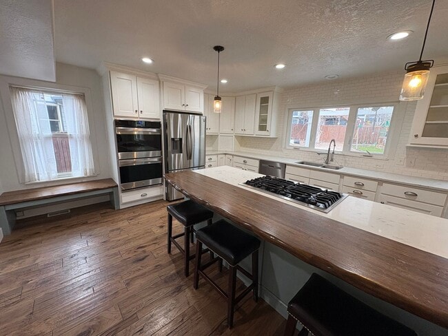 Building Photo - Beautiful 4 Bed 4 Bath Home in Lorson Ranch!!!