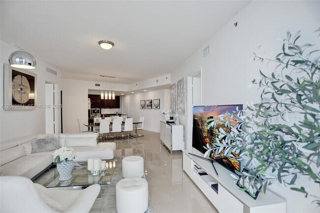 Building Photo - 15901 Collins Ave