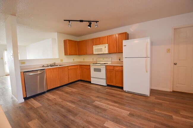Building Photo - 551 Runnymede Ct