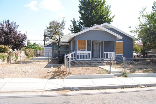 Primary Photo - 408 Oildale Dr