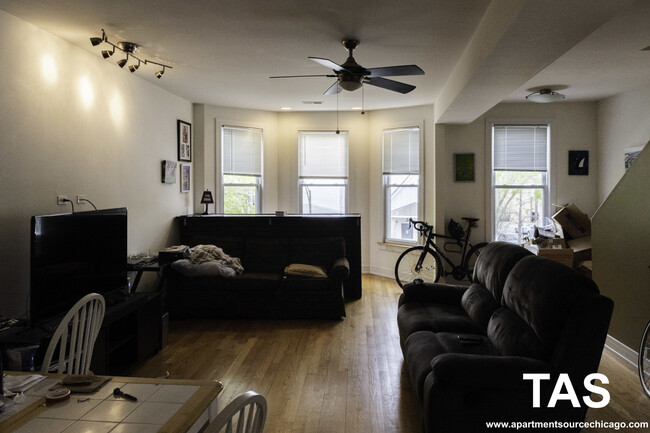 Building Photo - 3023 N Oakley Ave