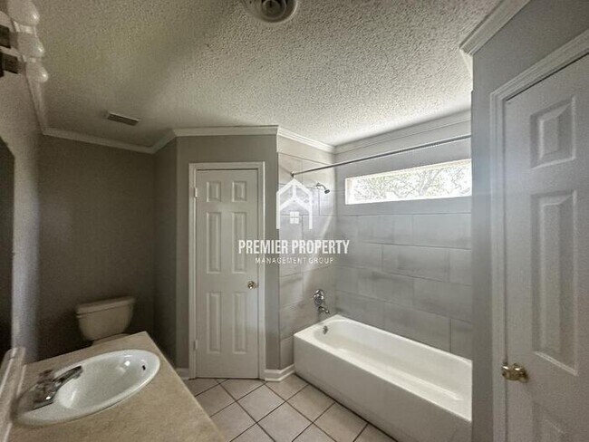 Building Photo - 3482 Kirby Terrace Dr