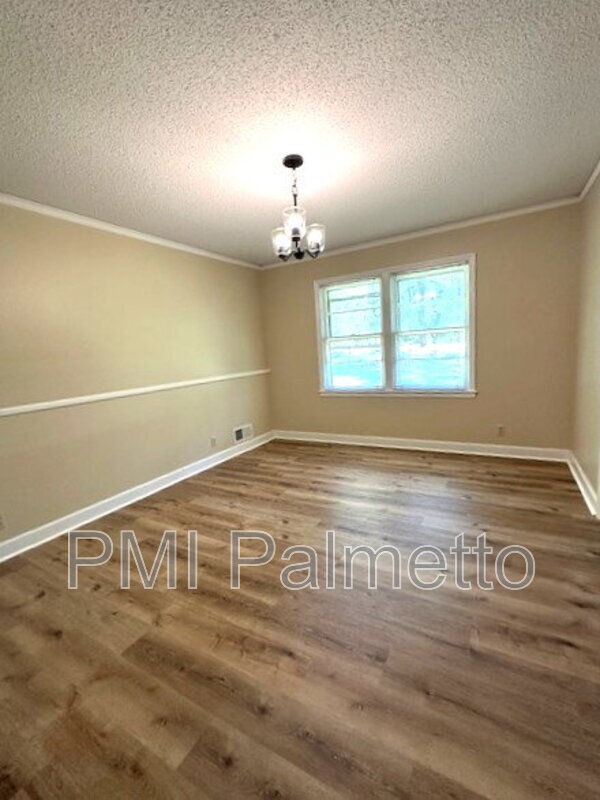 Building Photo - 529 Skyland Dr