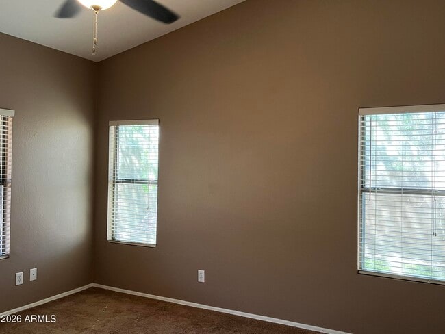 Building Photo - 3921 E Graythorn St