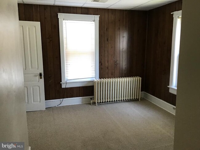 Building Photo - 1822 E Main St