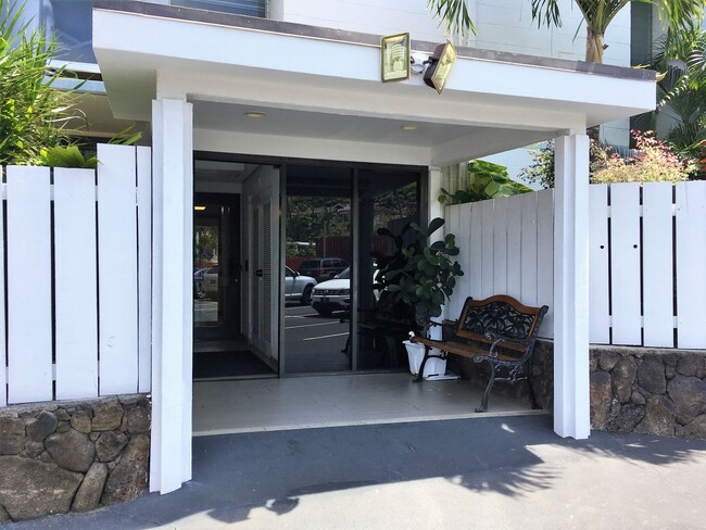 Building Photo - Pet Friendly - Diamond Head Hillside 2BR/1...