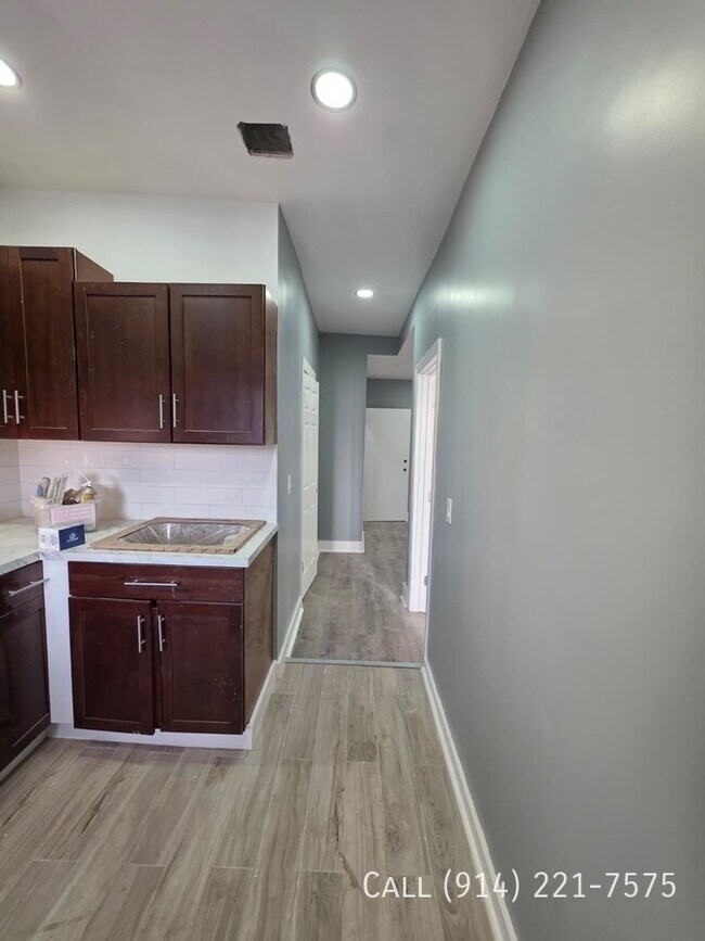 Building Photo - 243 Woodworth Ave