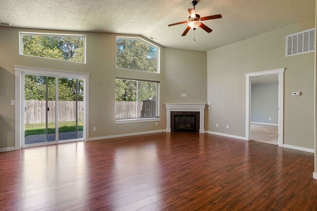 Building Photo - Well-Kept 3 bed, 2 bath home in South Salem