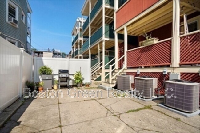 Building Photo - 181 M St