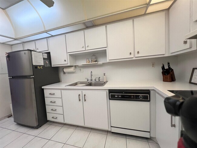 Building Photo - 4250 Galt Ocean Dr