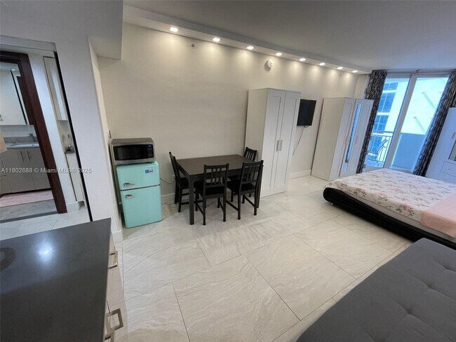 Building Photo - 17375 Collins Ave