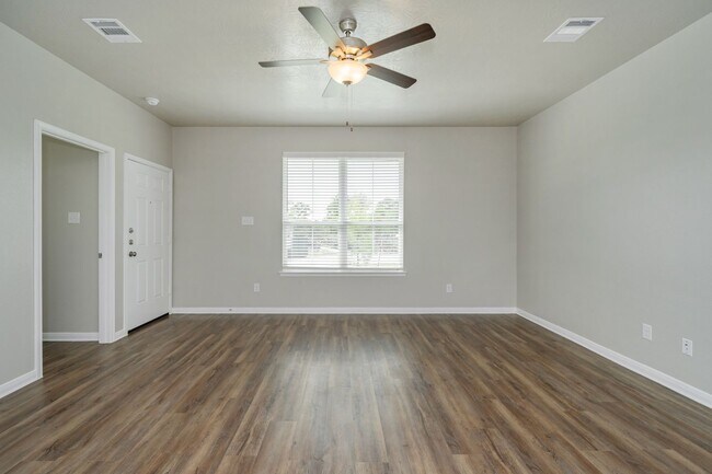 Building Photo - Live, love, and grow in this charming townhome!