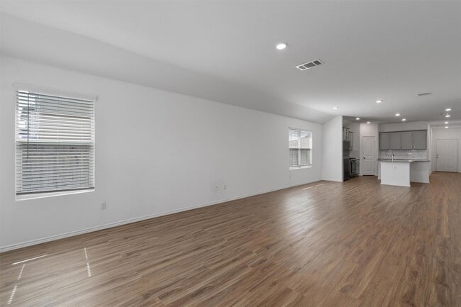 Building Photo - 245 Salt Springs Rd