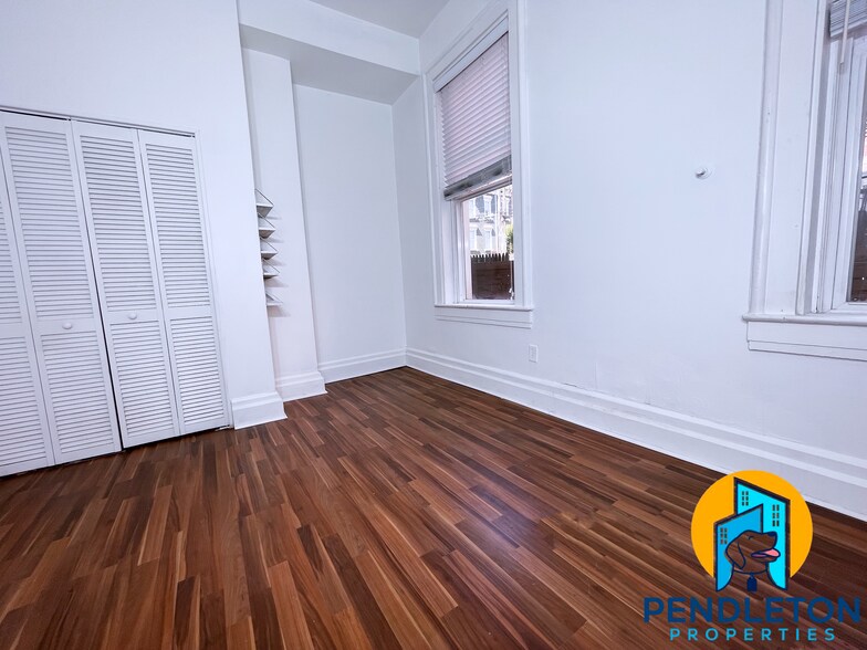 Building Photo - 521 E 13th St