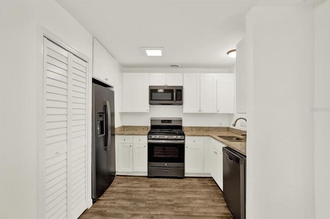 Building Photo - 109 12th Ave N