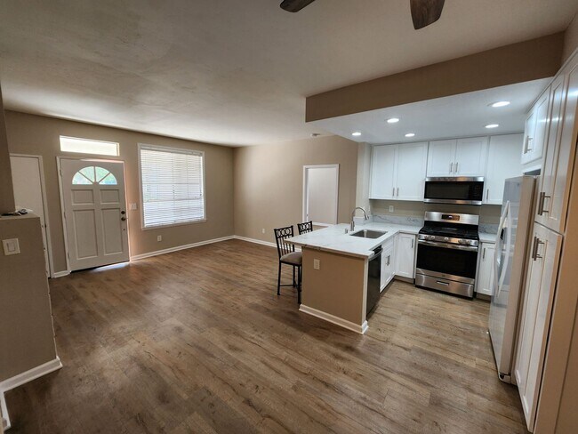 Building Photo - $500 OFF First Month Rent - Mira Mesa - Ca...